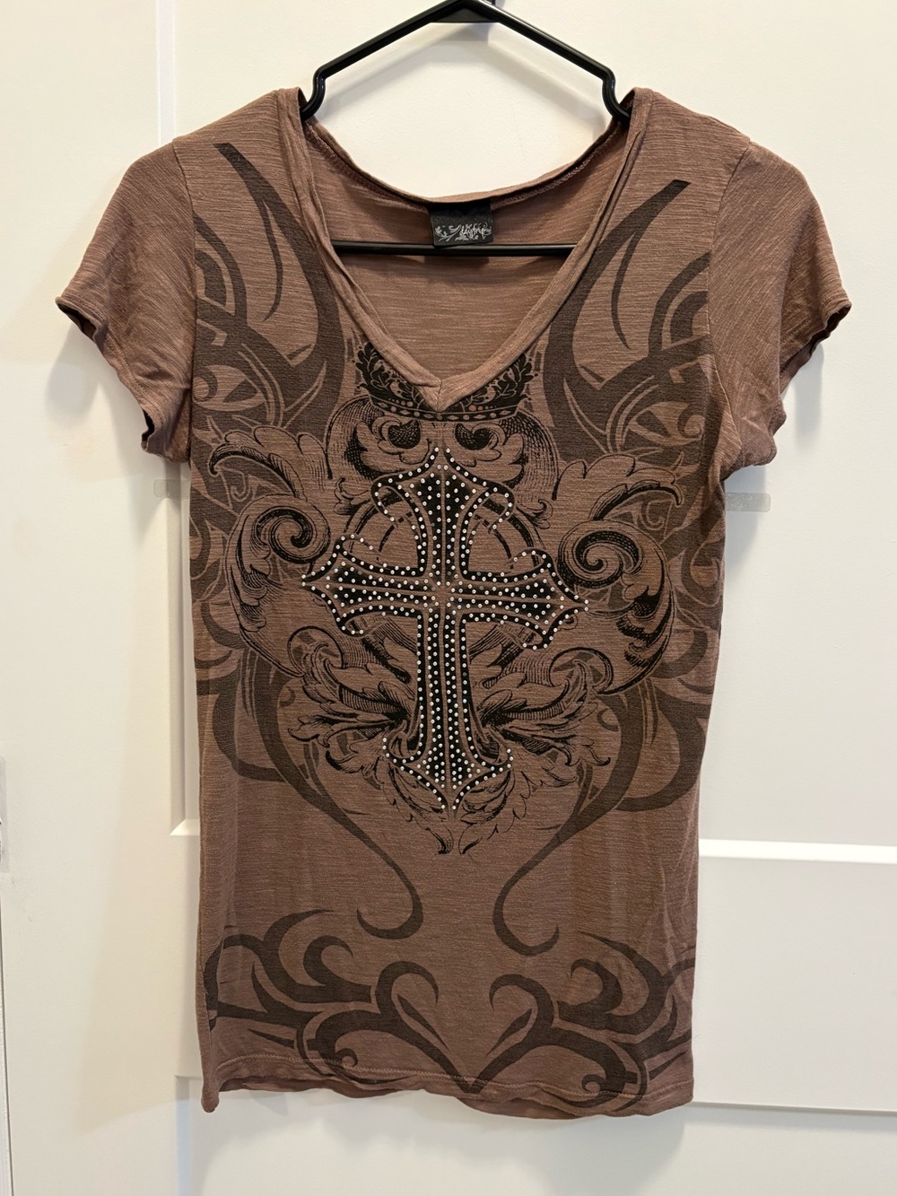 Y2K bedazzled Cross Brown Graphic V-Neck Tee #133